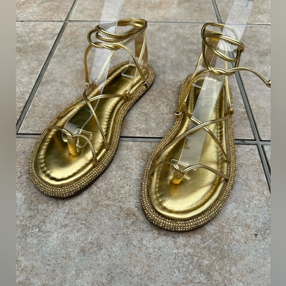 Schutz

Kittie Crytal-Embellished Wraparound Ankle Sandals - Picture 3 of 15